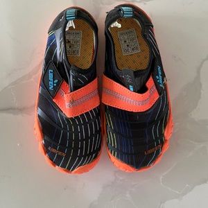 Ubfen little kid water socks size 12.5